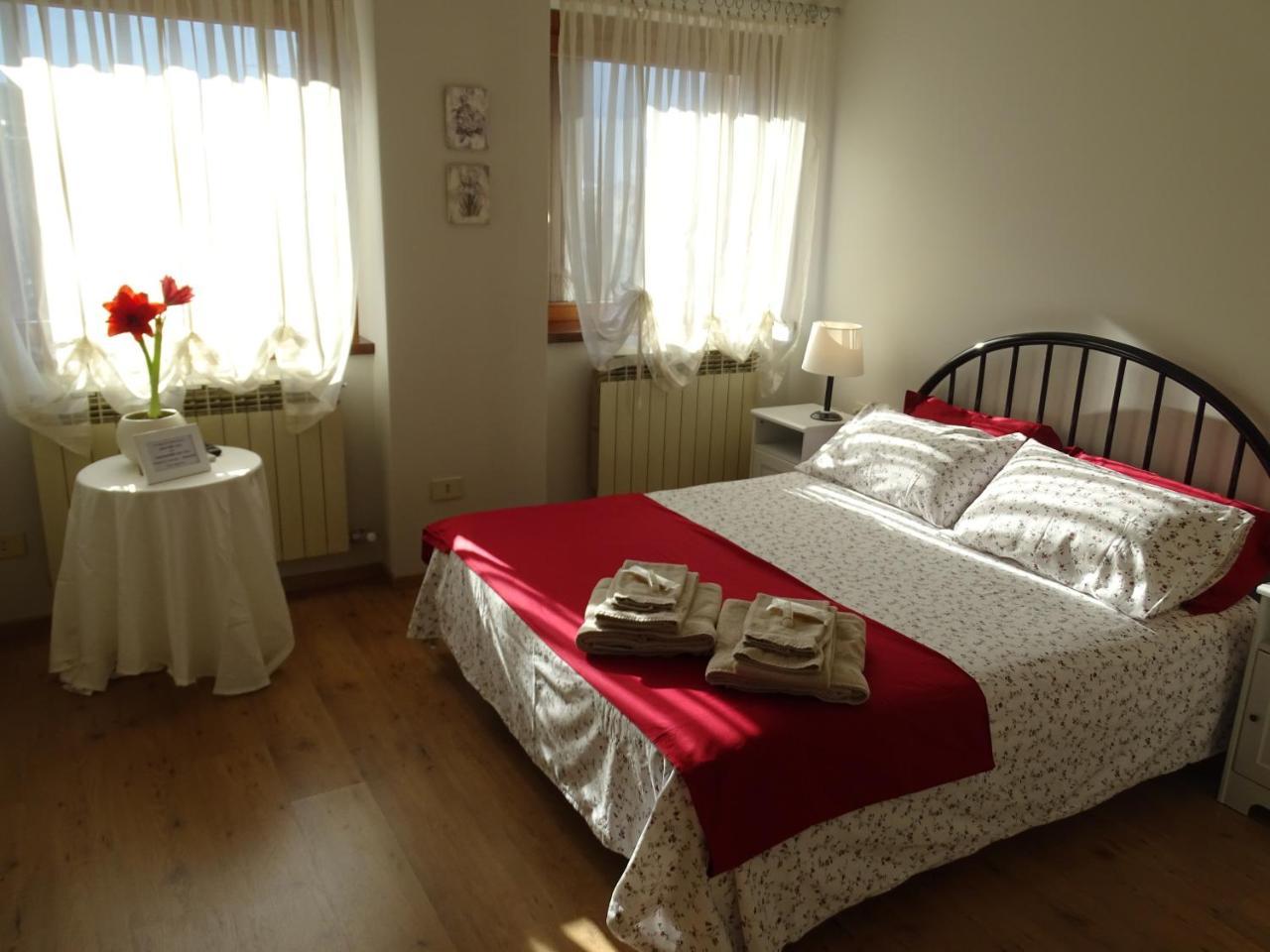 La Casa Di Clara Bed and Breakfast Esine Eksteriør billede